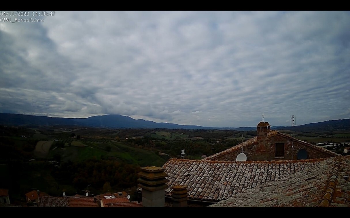 Mare di nubi viste dalla cima di un monte